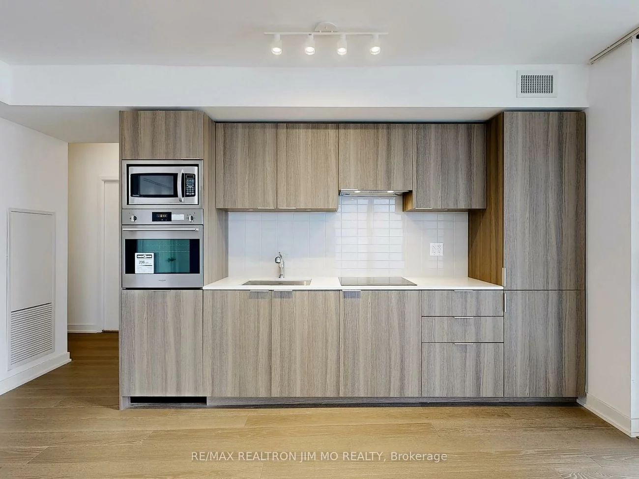 11, Wellesley, Bay Street Corridor, Toronto