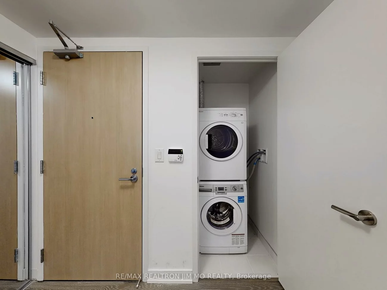 11, Wellesley, Bay Street Corridor, Toronto