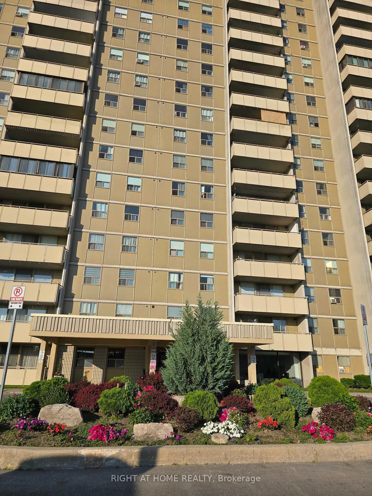 1338, York Mills, Parkwoods-Donalda, Toronto