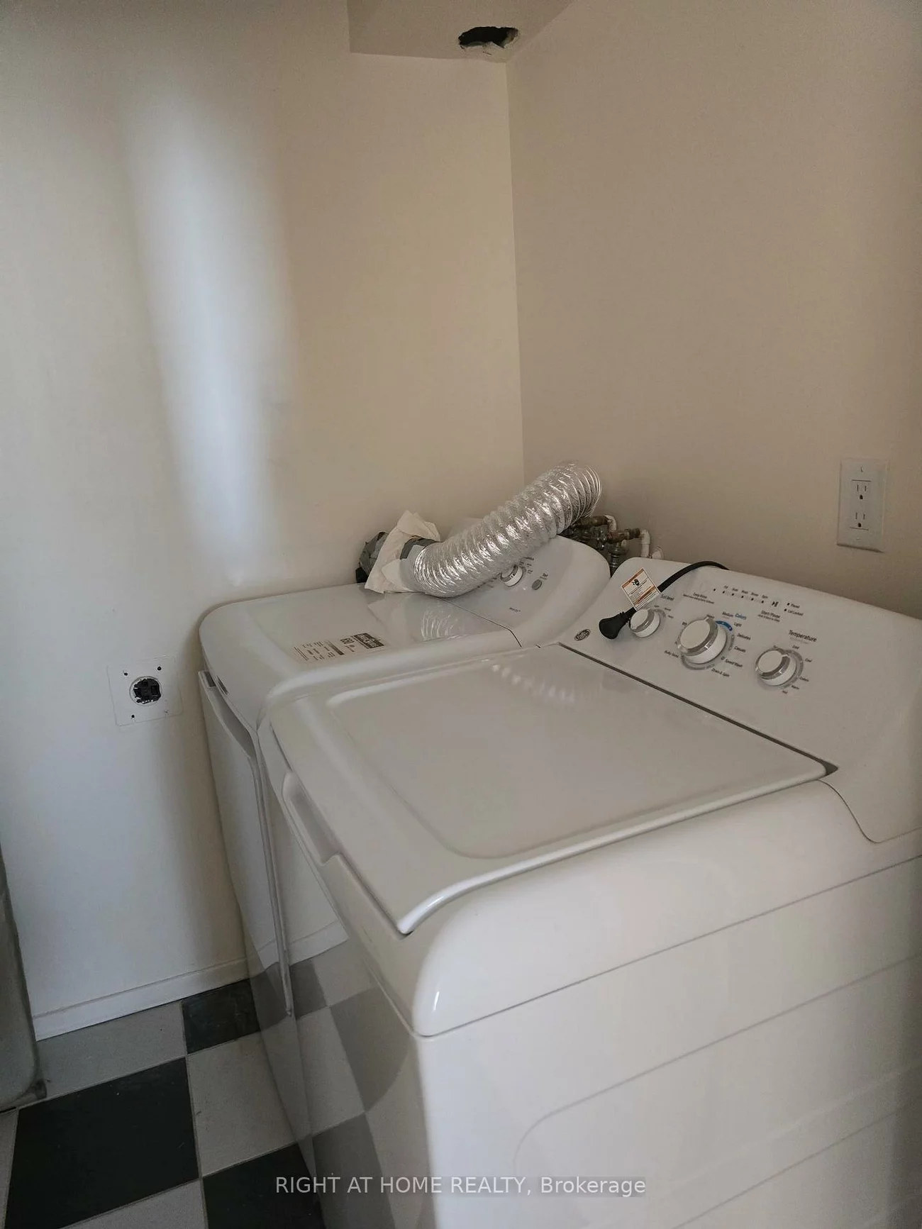 1338, York Mills, Parkwoods-Donalda, Toronto