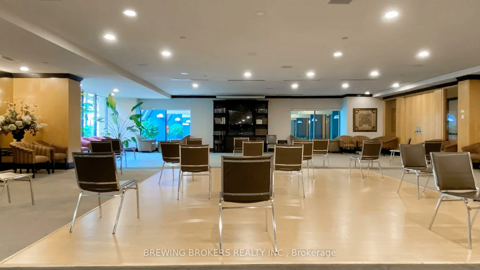 85, Skymark, Hillcrest Village, Toronto