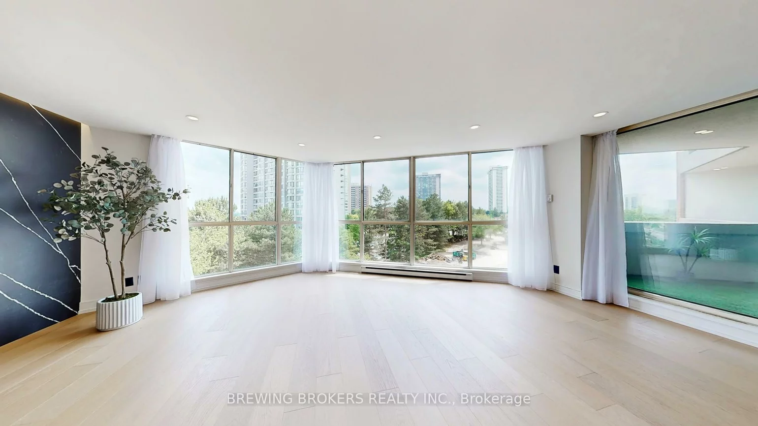 85, Skymark, Hillcrest Village, Toronto