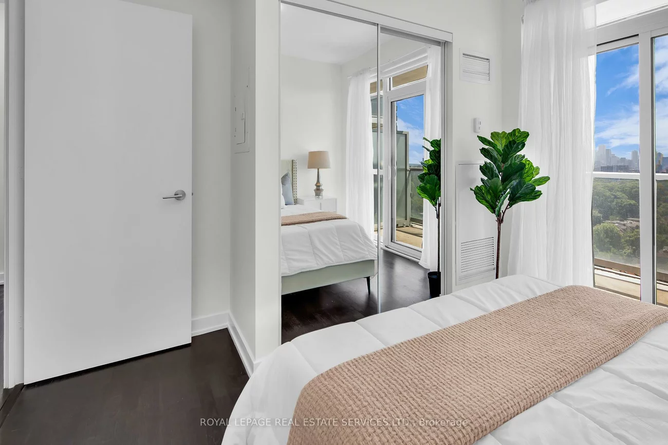 501, St Clair, Casa Loma, Toronto