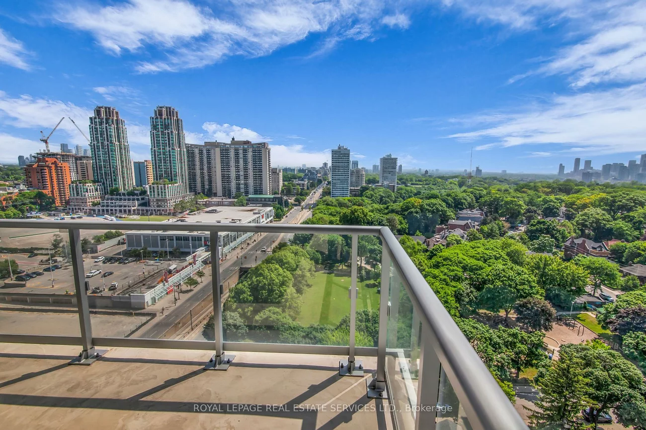 501, St Clair, Casa Loma, Toronto