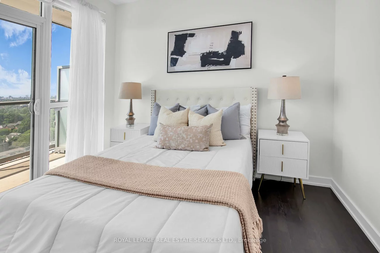 501, St Clair, Casa Loma, Toronto