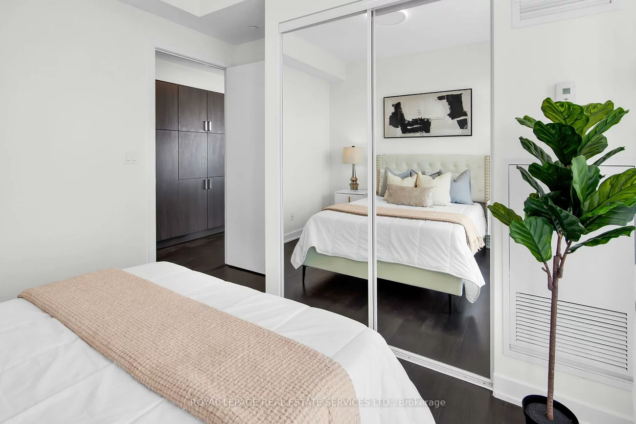 501, St Clair, Casa Loma, Toronto