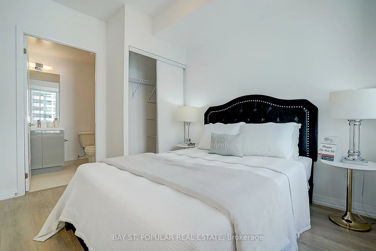 50, Dunfield, Mount Pleasant West, Toronto