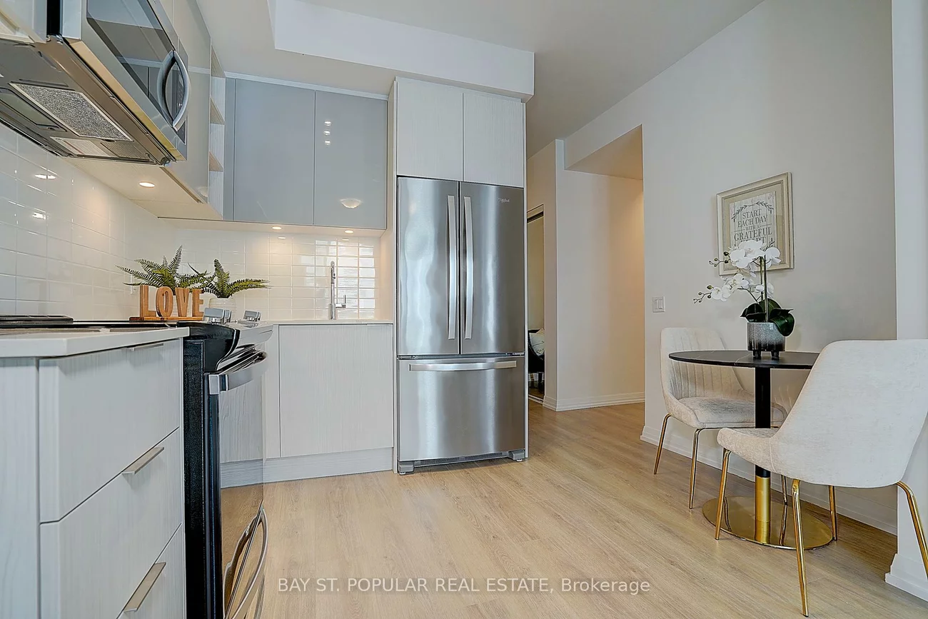 50, Dunfield, Mount Pleasant West, Toronto