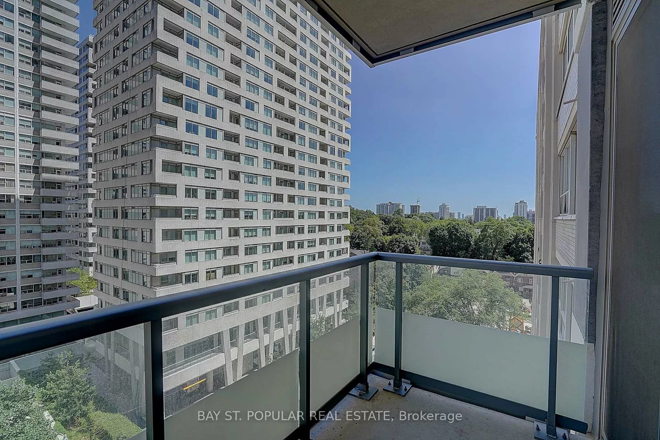 50, Dunfield, Mount Pleasant West, Toronto
