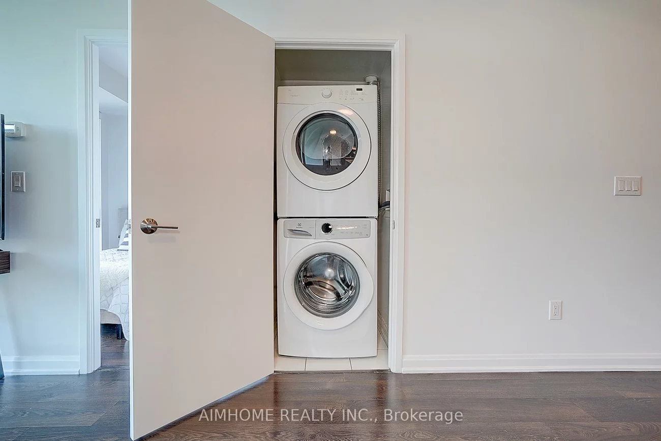 11, Bogert, Lansing-Westgate, Toronto