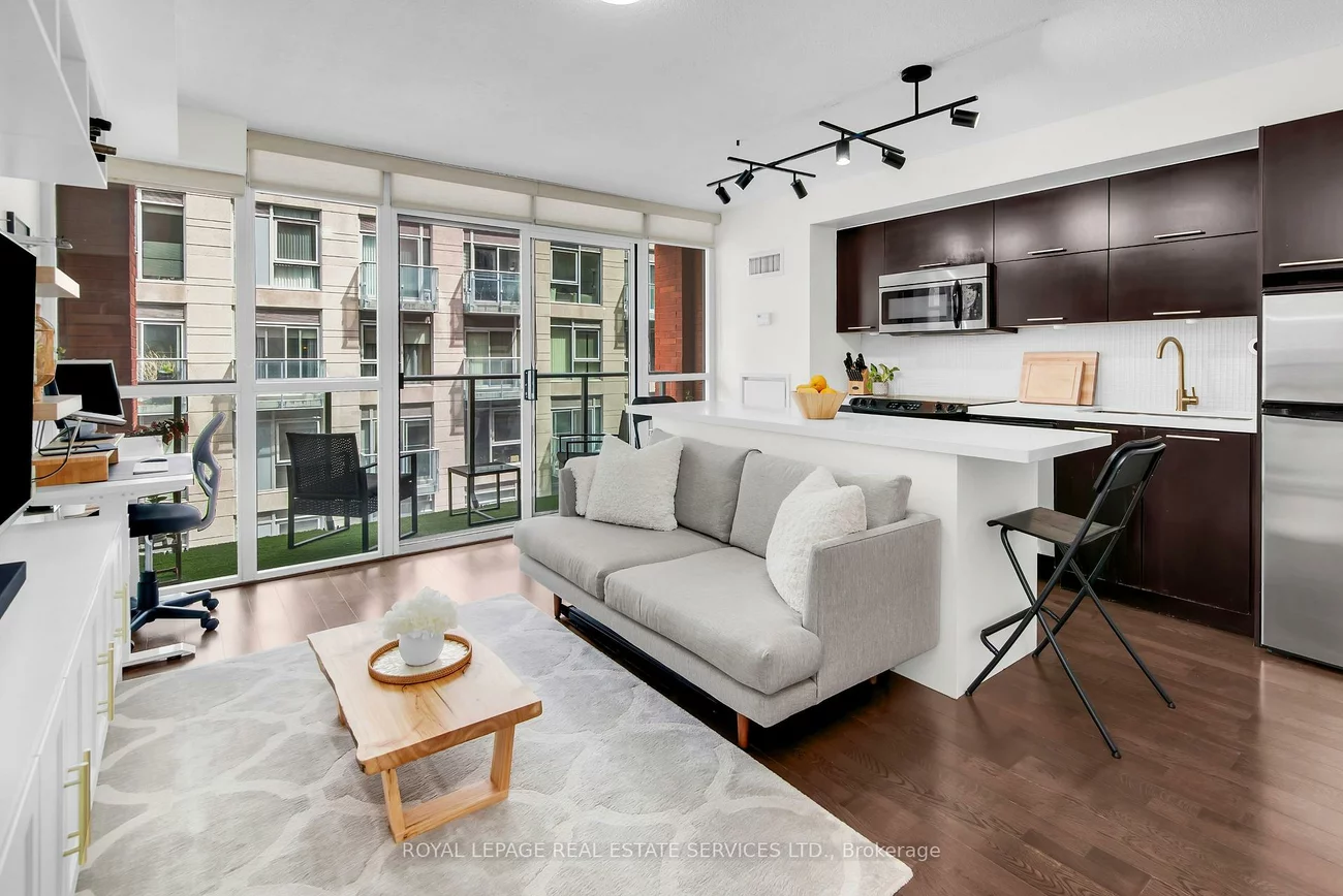 21, Nelson, Waterfront Communities C1, Toronto