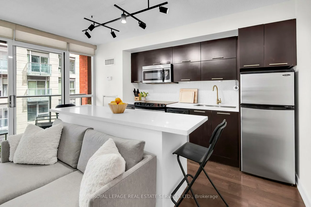21, Nelson, Waterfront Communities C1, Toronto