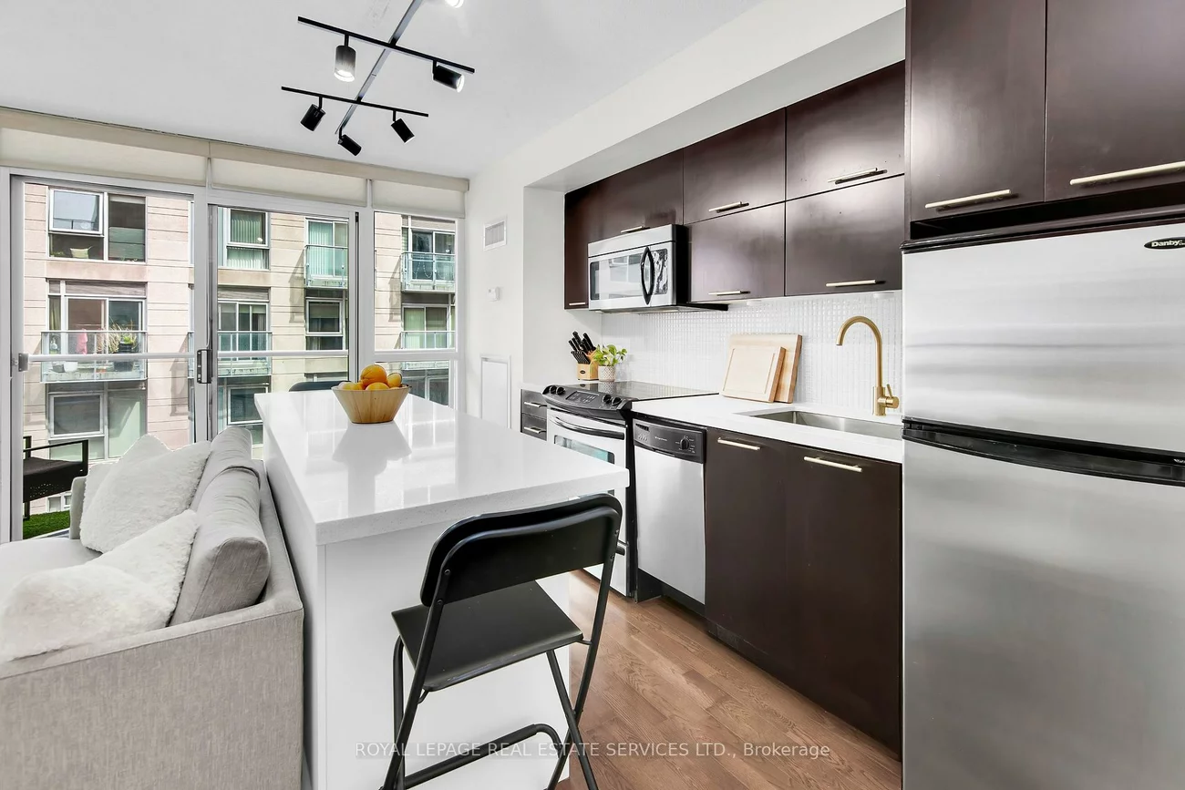 21, Nelson, Waterfront Communities C1, Toronto