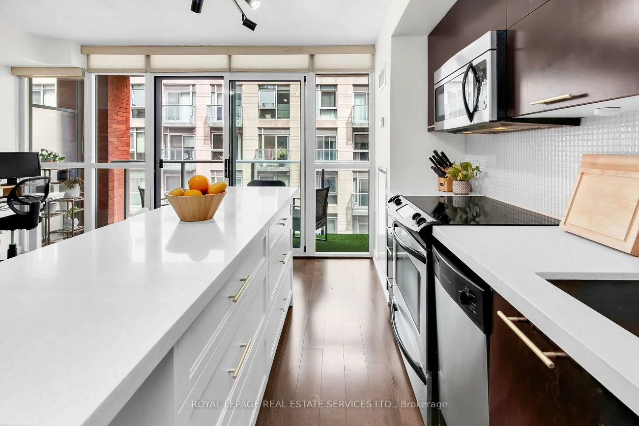 21, Nelson, Waterfront Communities C1, Toronto