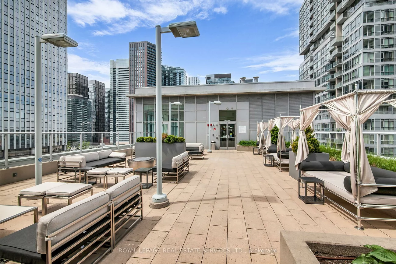 21, Nelson, Waterfront Communities C1, Toronto