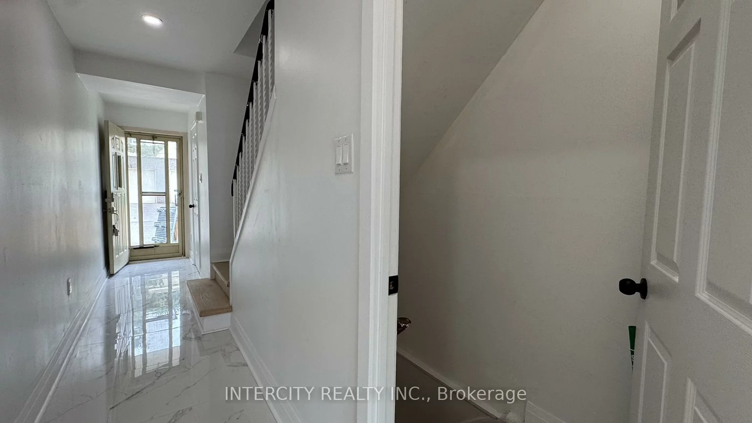24, Woody Vine, Bayview Village, Toronto