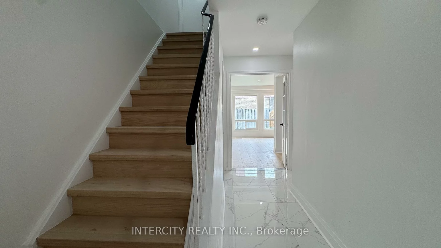 24, Woody Vine, Bayview Village, Toronto