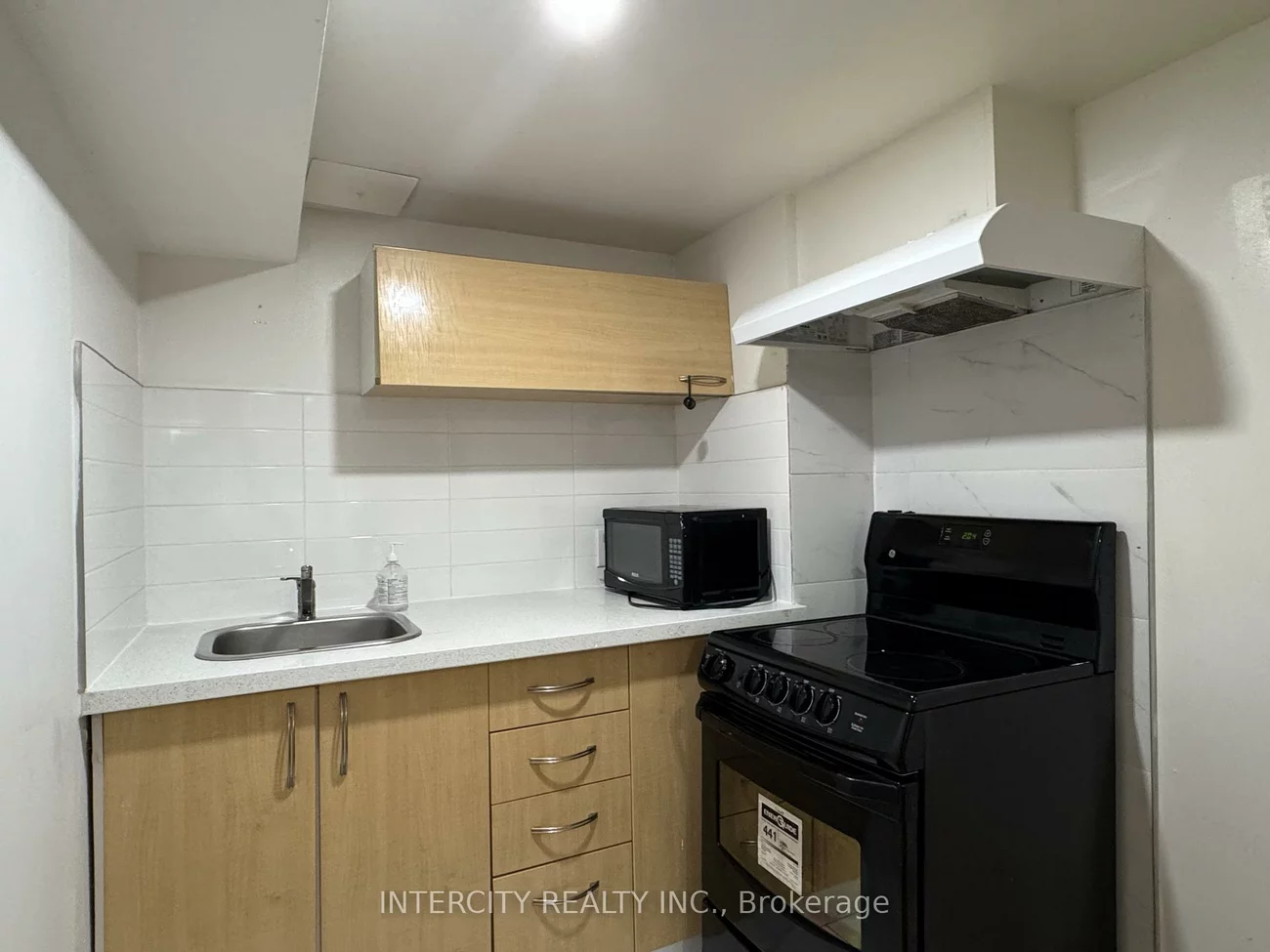 24, Woody Vine, Bayview Village, Toronto