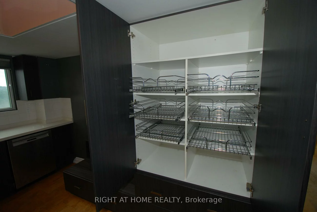 18, Concorde, Banbury-Don Mills, Toronto