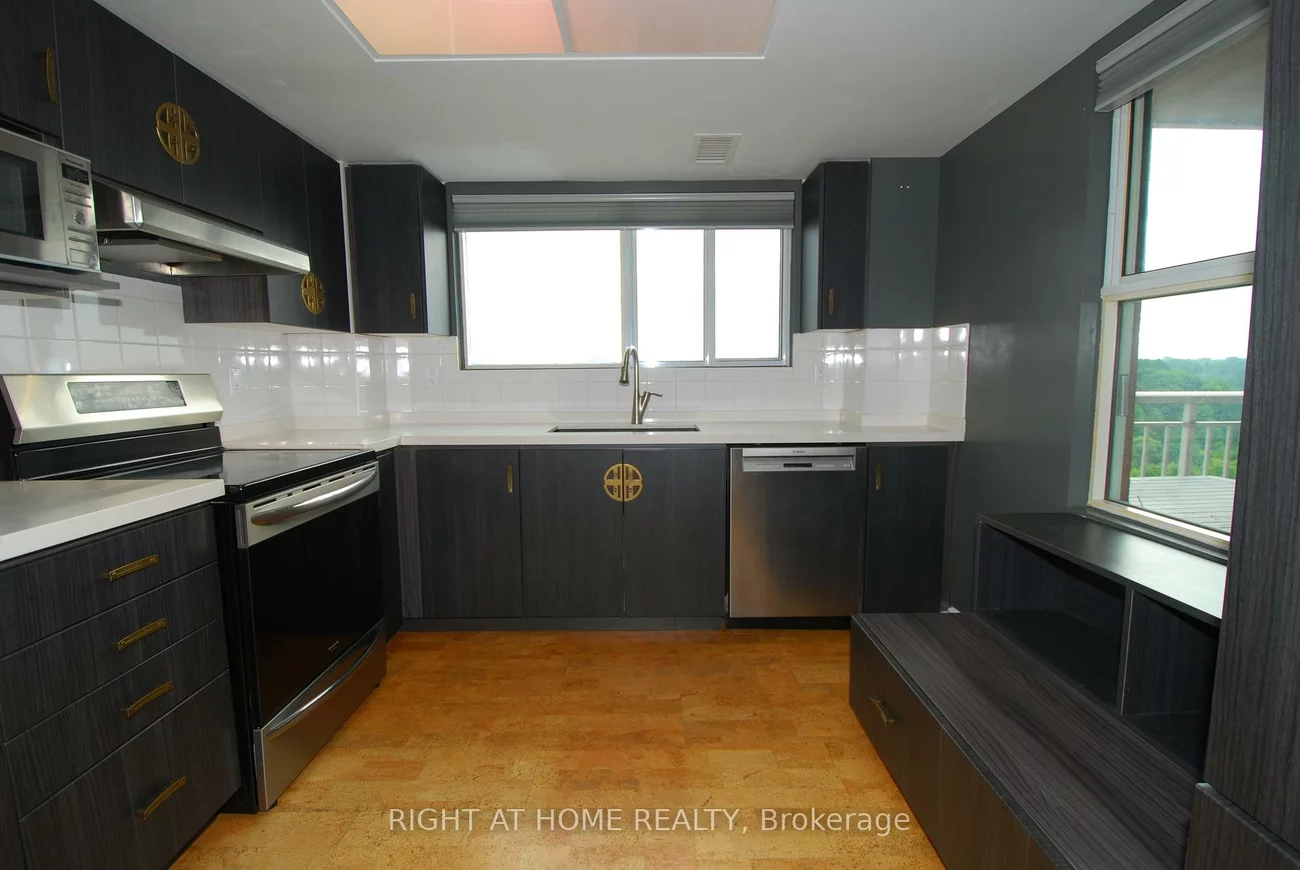 18, Concorde, Banbury-Don Mills, Toronto