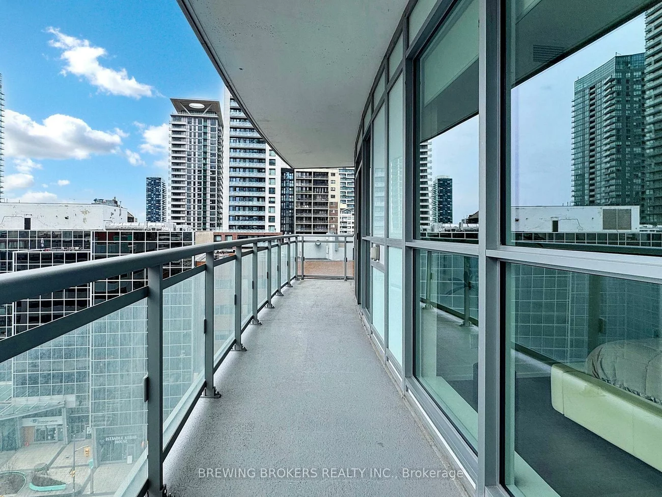 89, Dunfield, Mount Pleasant West, Toronto