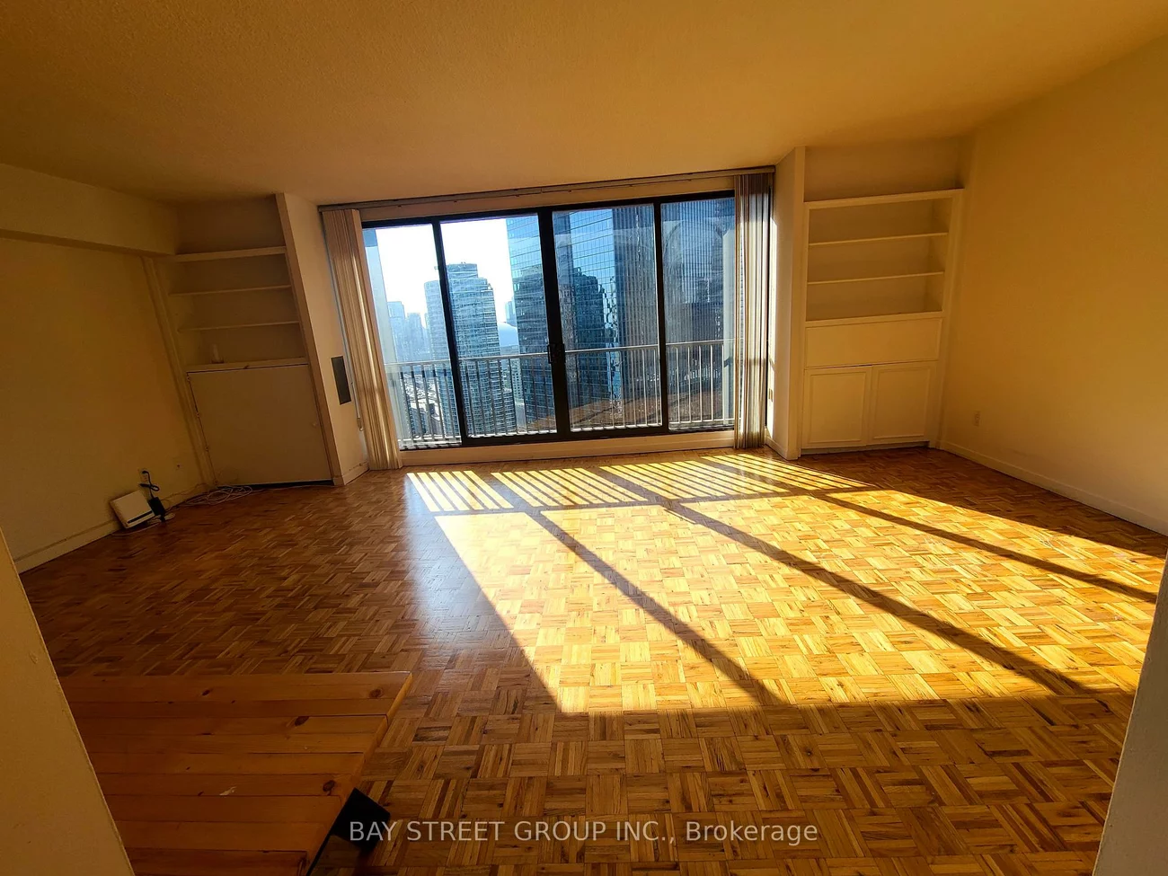 33, Harbour, Waterfront Communities C1, Toronto