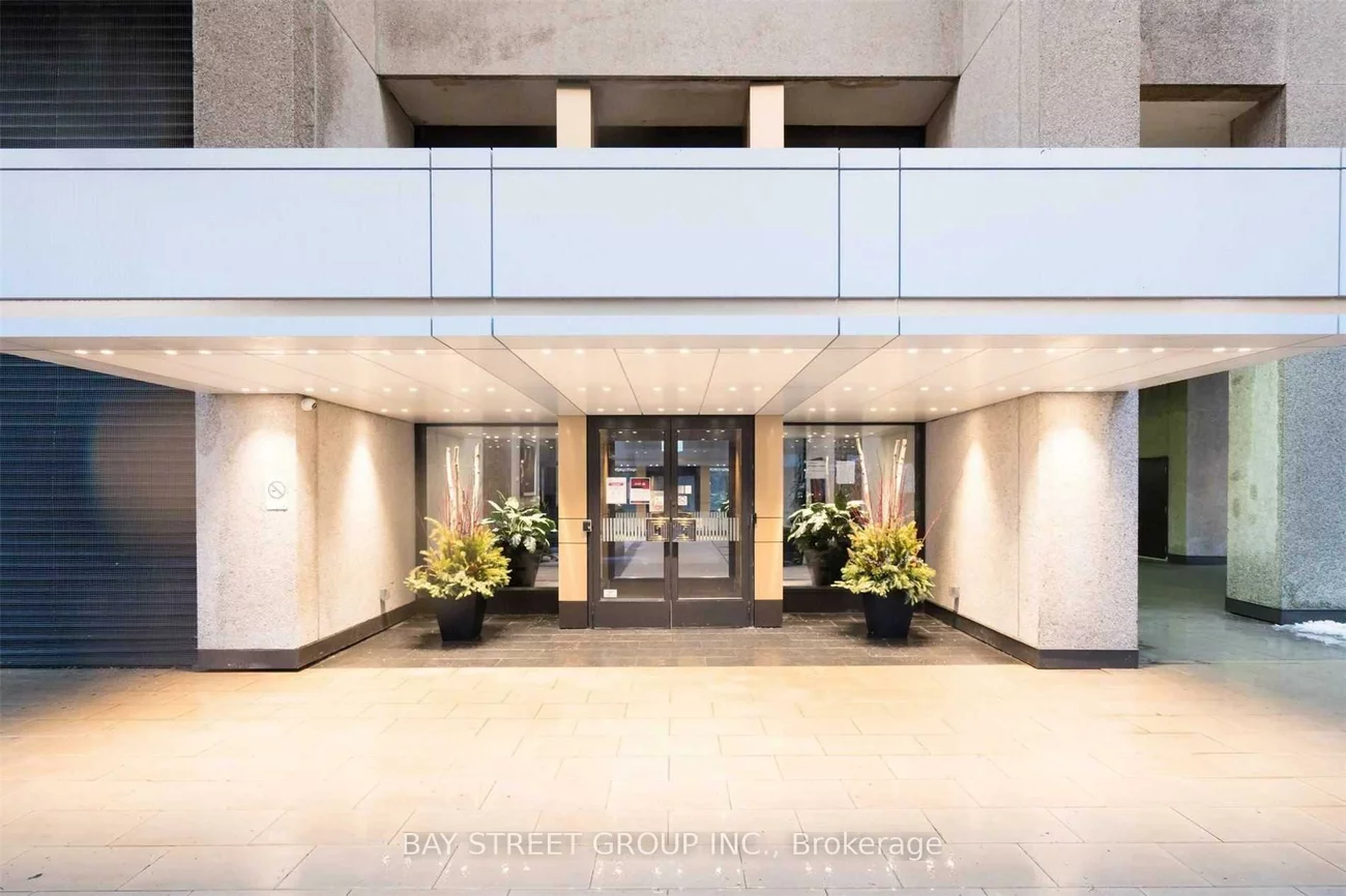 33, Harbour, Waterfront Communities C1, Toronto