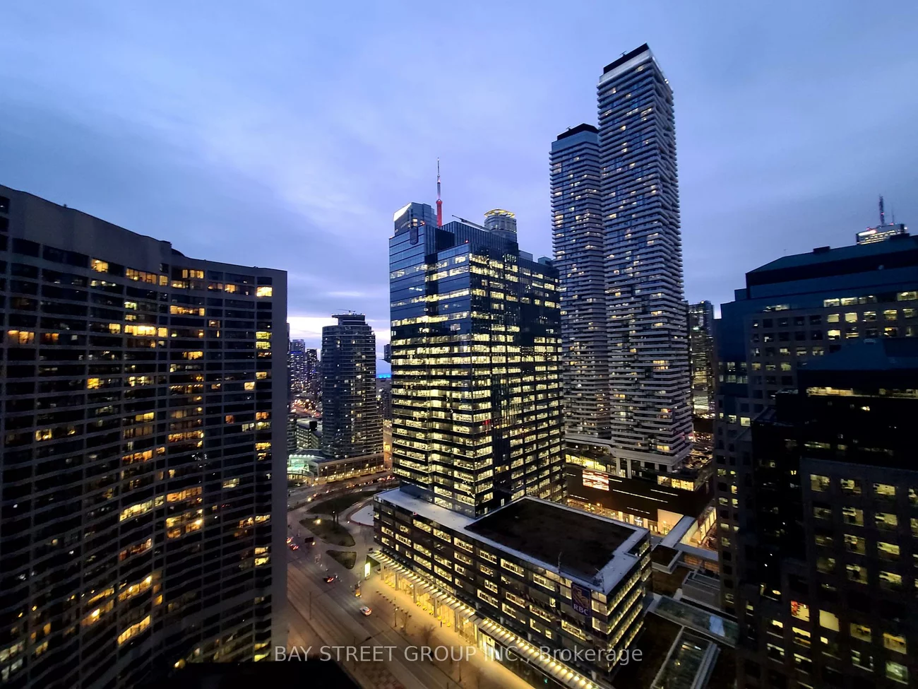 33, Harbour, Waterfront Communities C1, Toronto