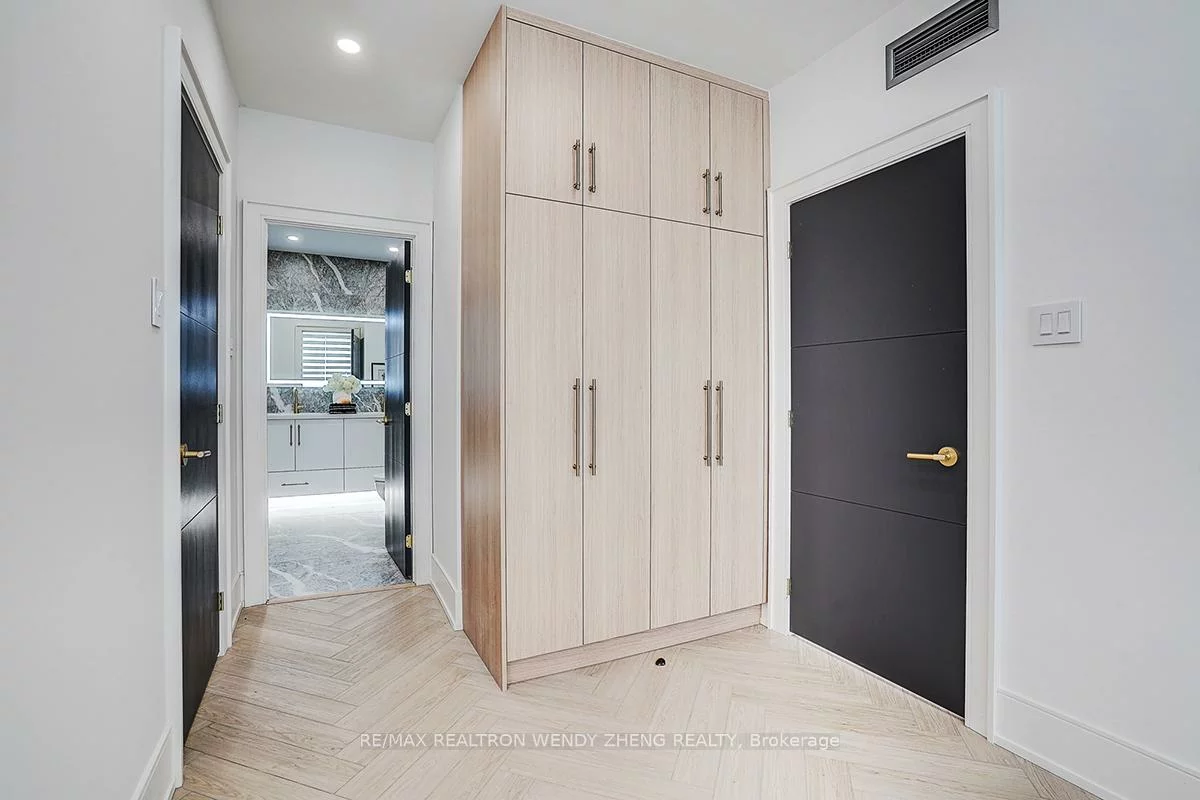 65, SPRING GARDEN, Willowdale East, Toronto