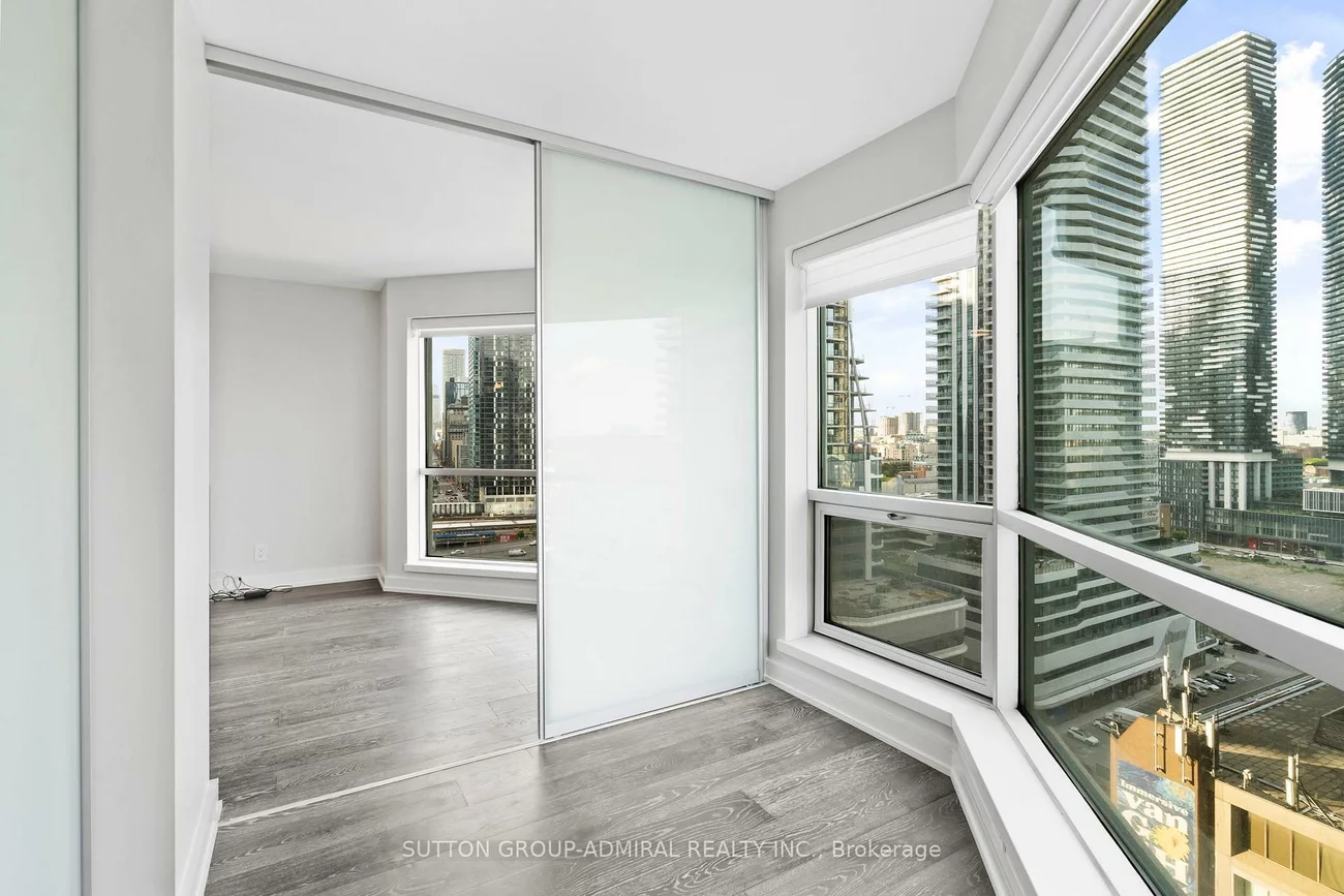 10, Yonge, Waterfront Communities C1, Toronto