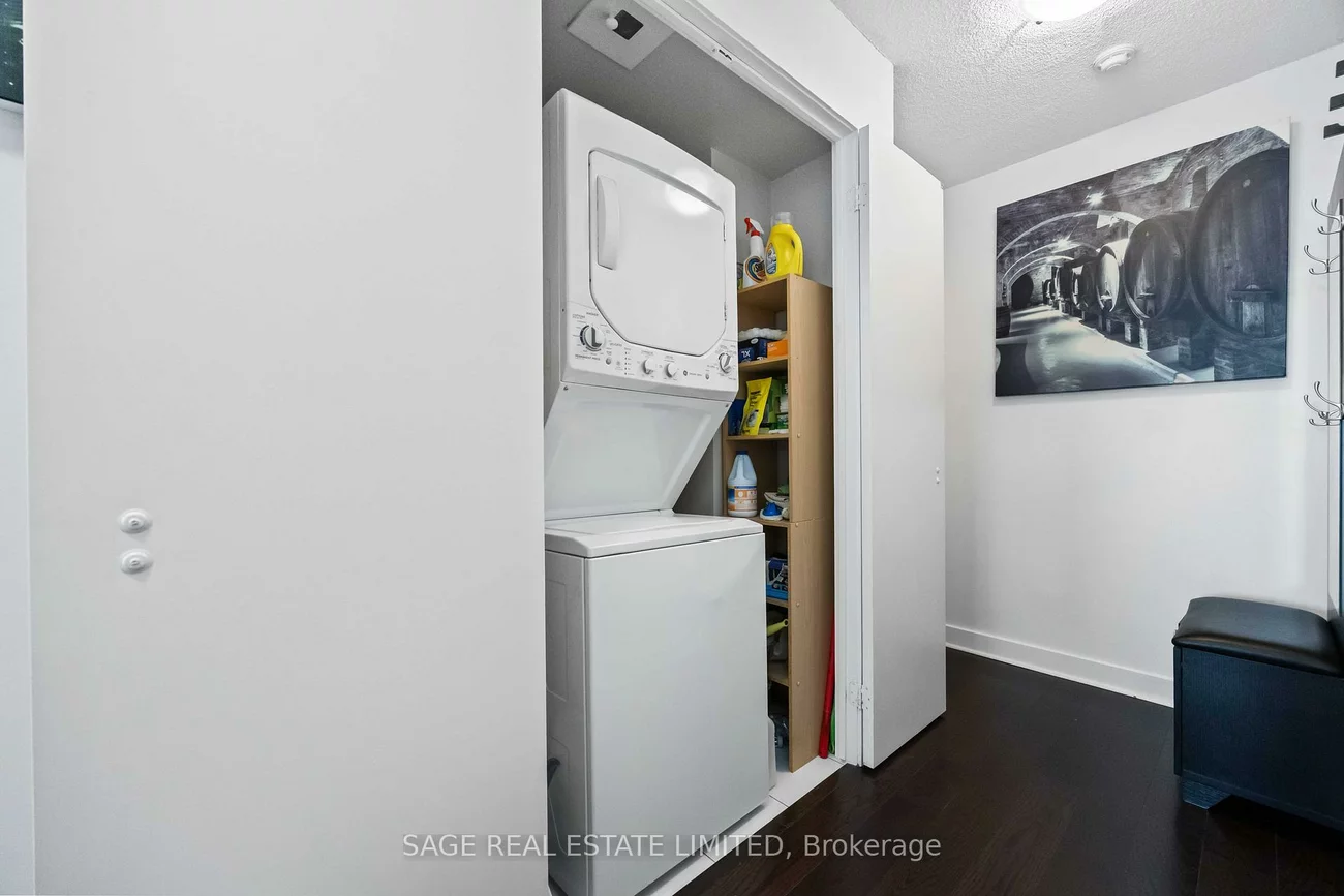 320, Richmond, Moss Park, Toronto