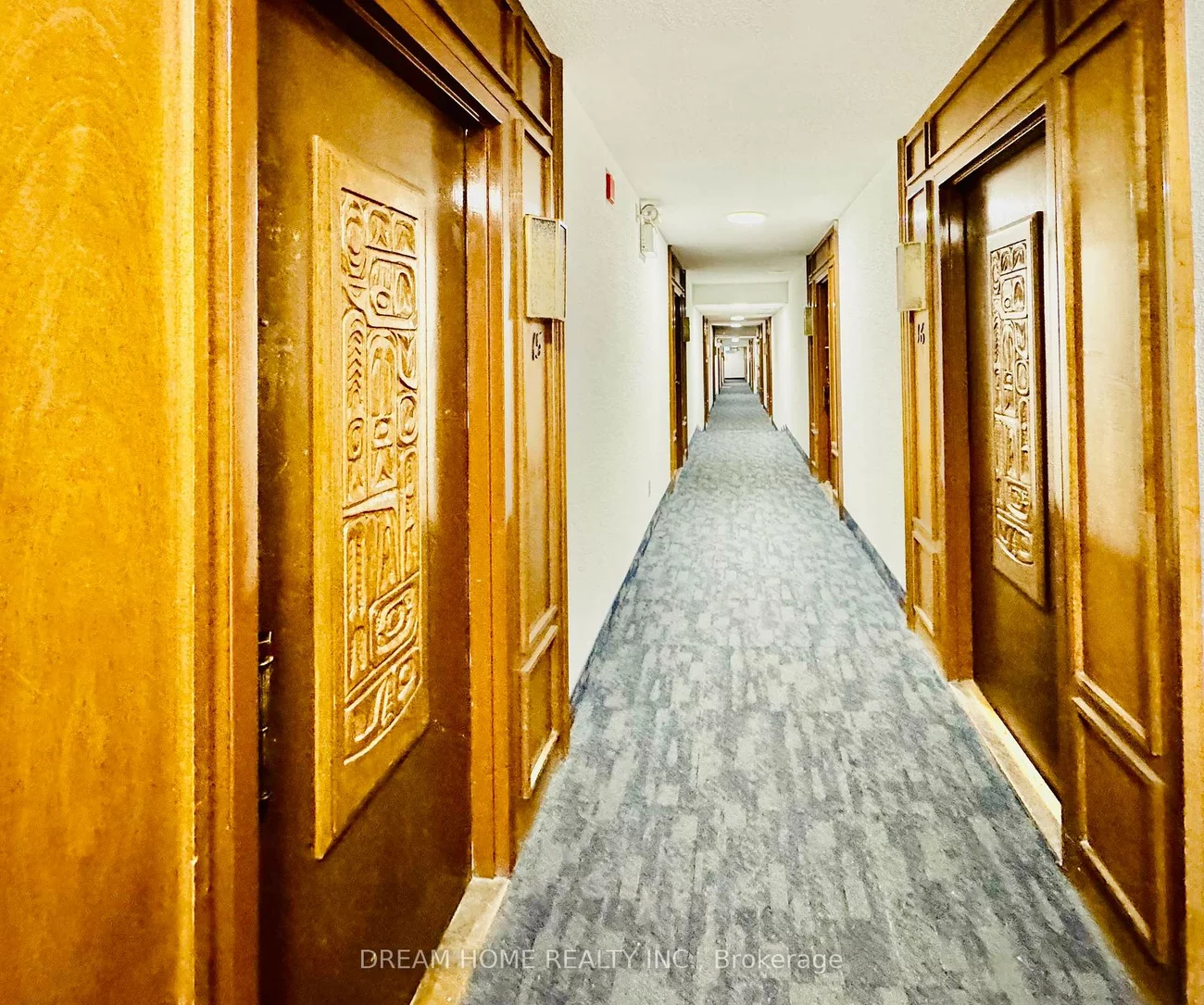 25, Pebble, Hillcrest Village, Toronto