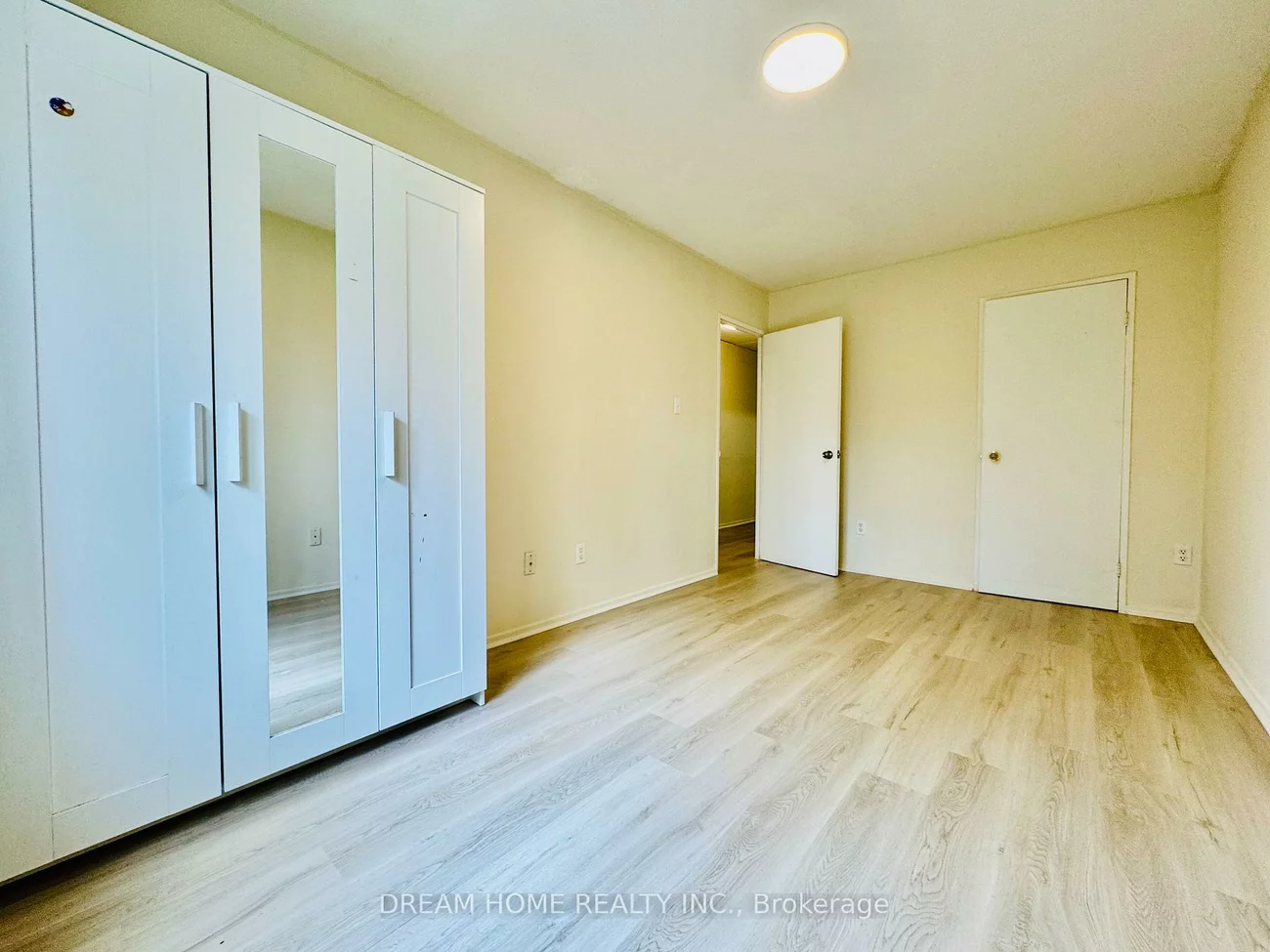 25, Pebble, Hillcrest Village, Toronto