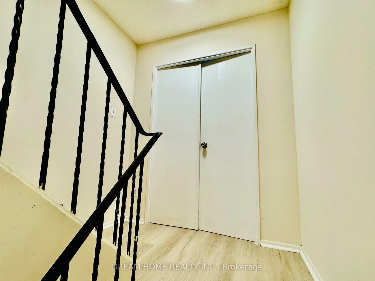 25, Pebble, Hillcrest Village, Toronto