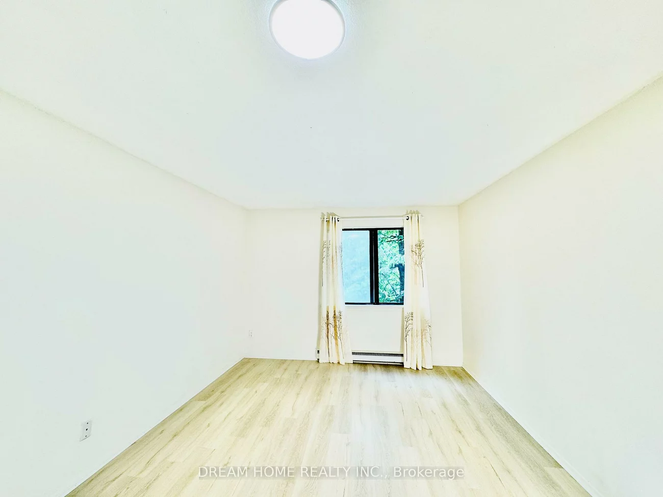 25, Pebble, Hillcrest Village, Toronto
