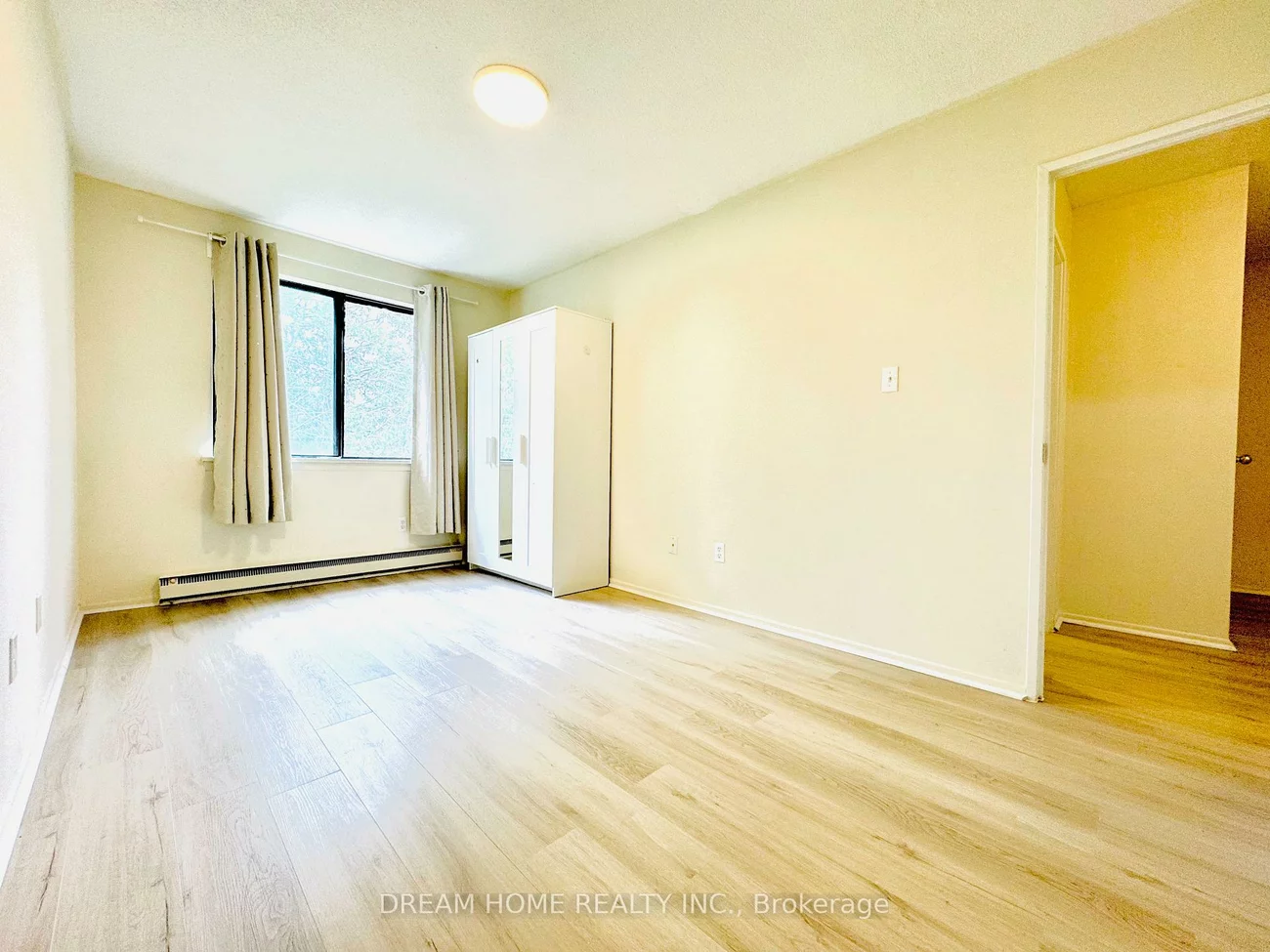 25, Pebble, Hillcrest Village, Toronto