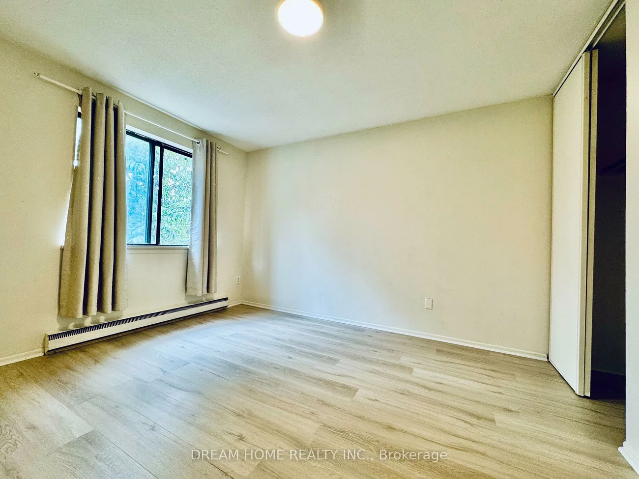 25, Pebble, Hillcrest Village, Toronto