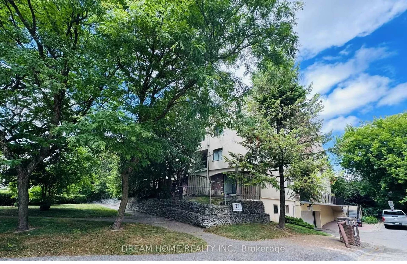 25, Pebble, Hillcrest Village, Toronto