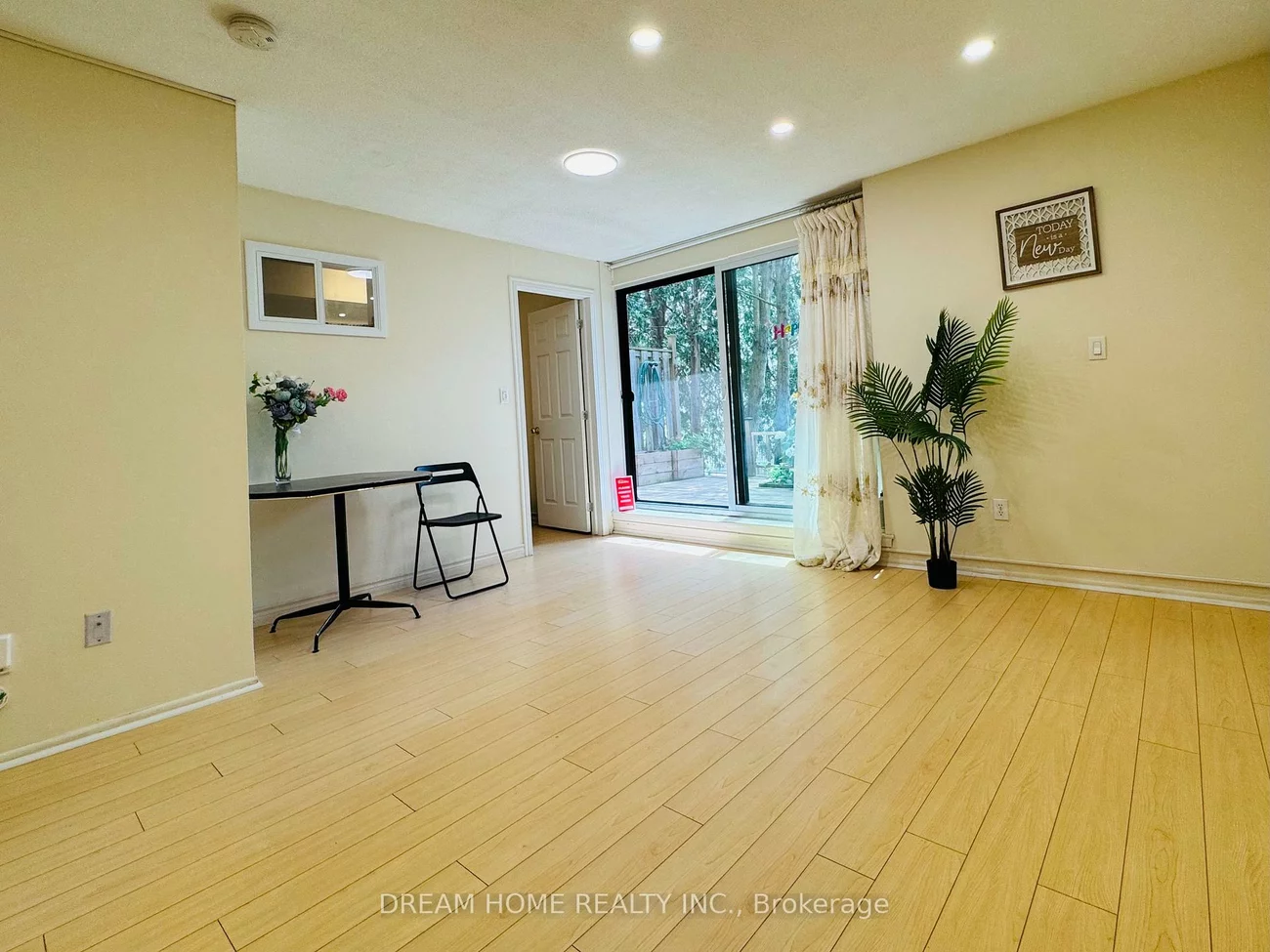 25, Pebble, Hillcrest Village, Toronto