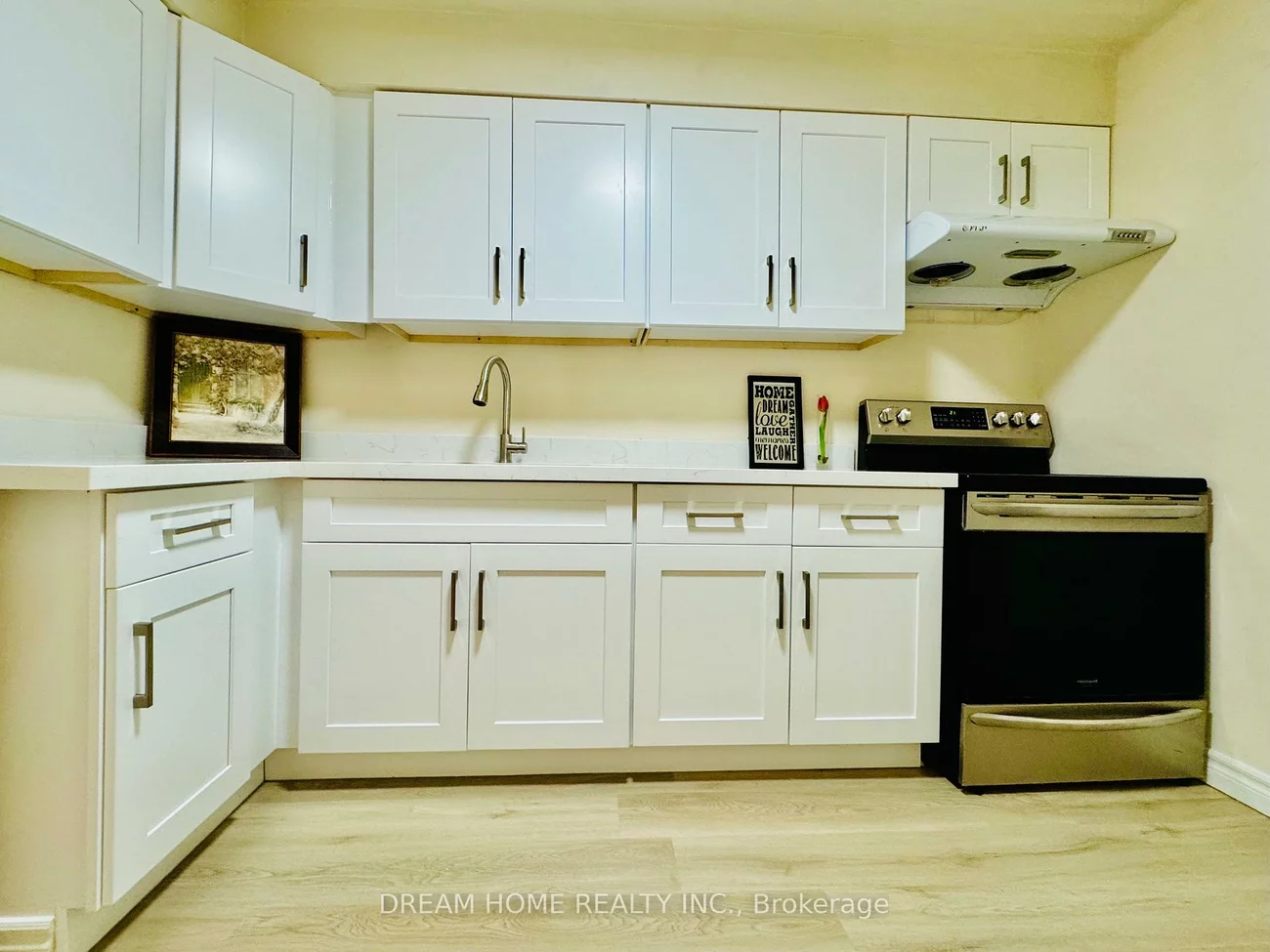 25, Pebble, Hillcrest Village, Toronto