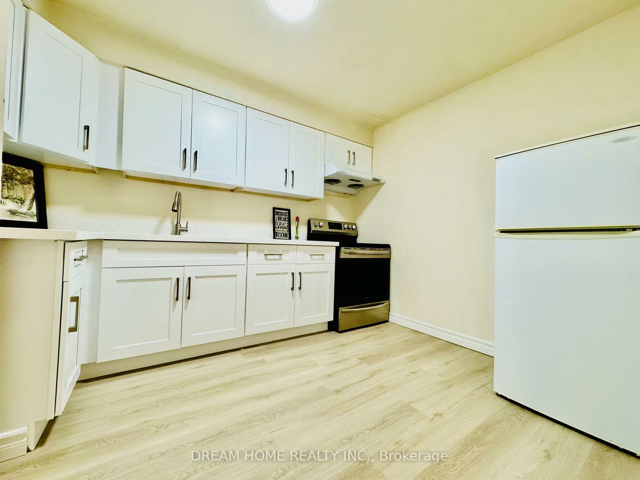 25, Pebble, Hillcrest Village, Toronto