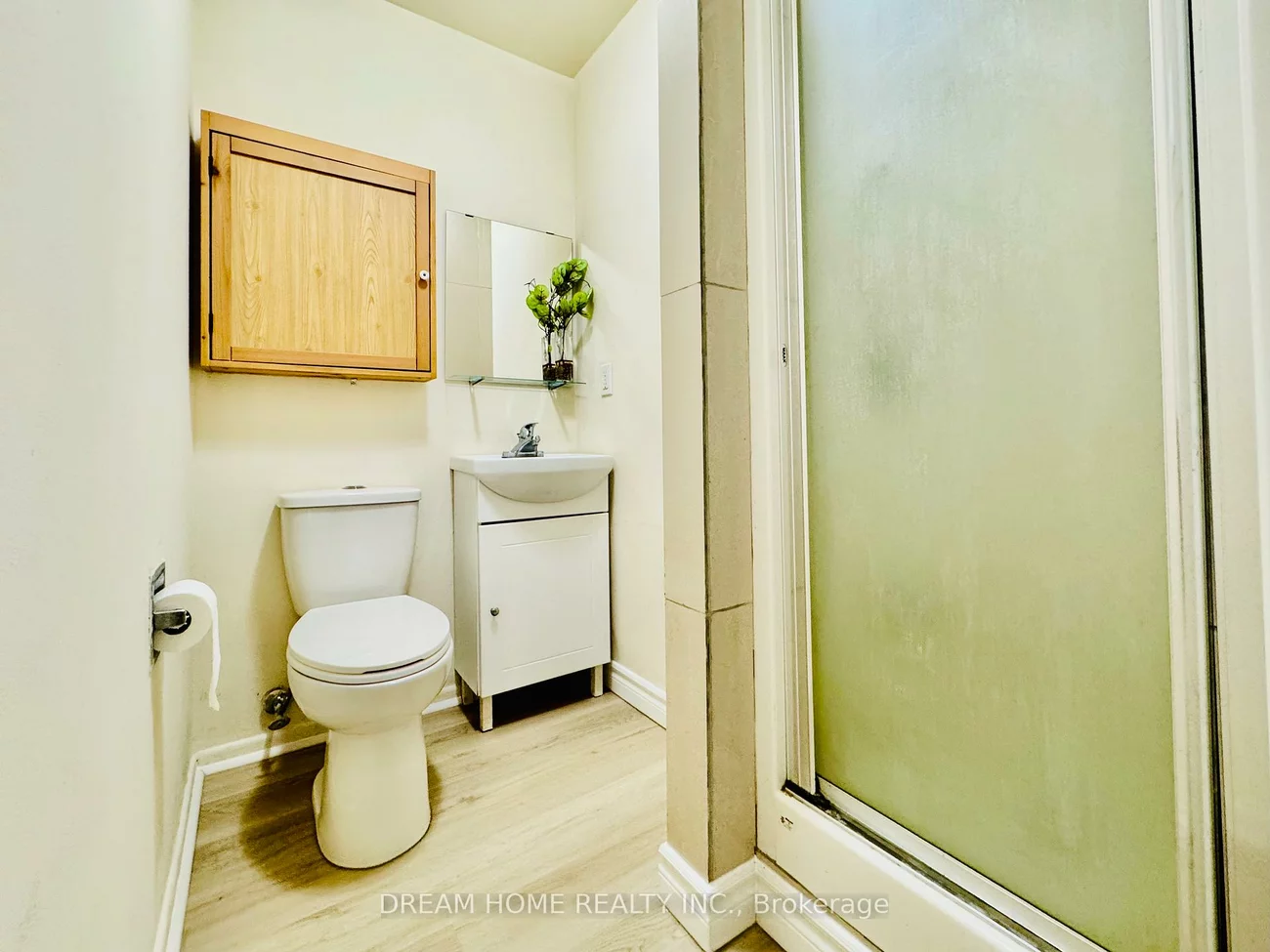 25, Pebble, Hillcrest Village, Toronto