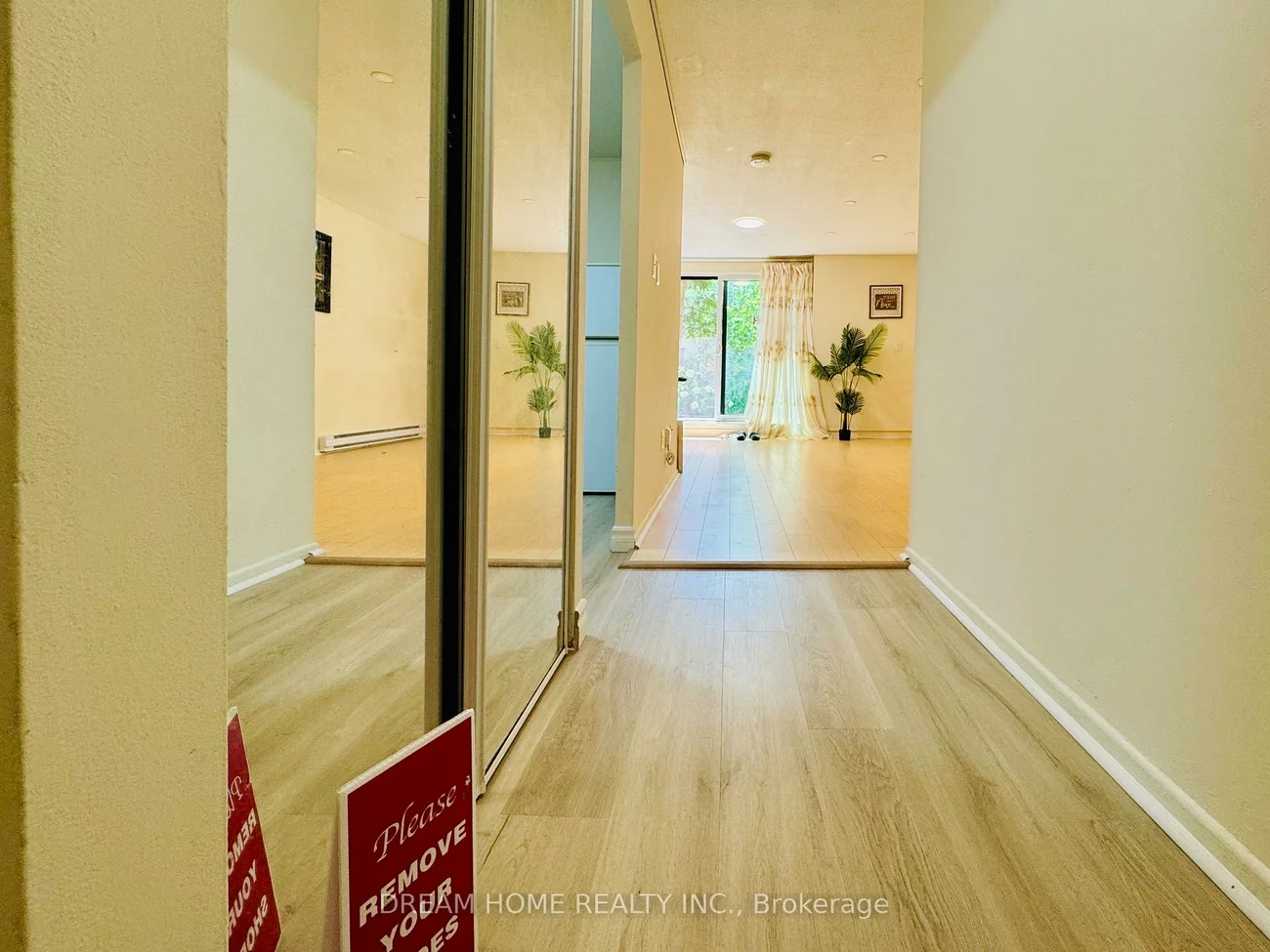 25, Pebble, Hillcrest Village, Toronto