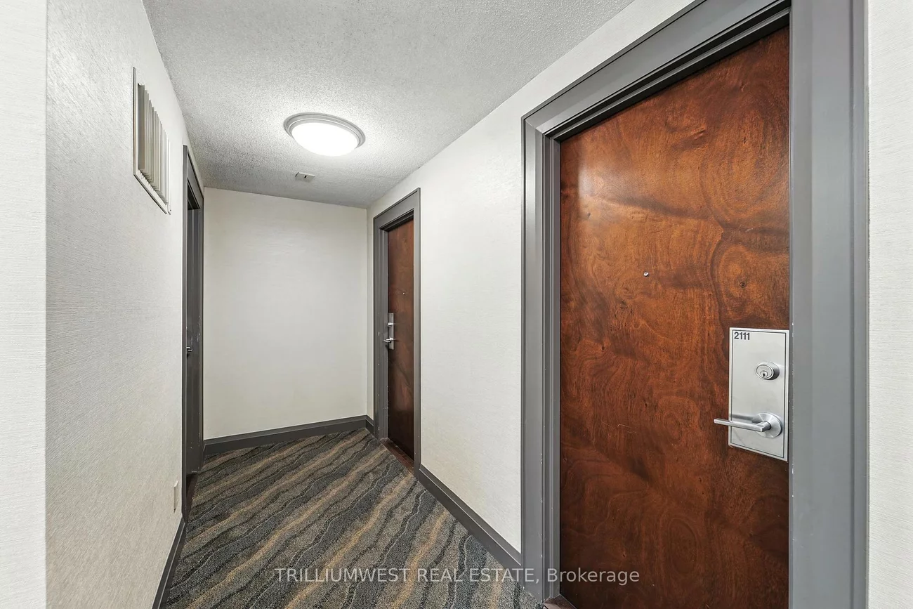 17, Barberry, Bayview Village, Toronto