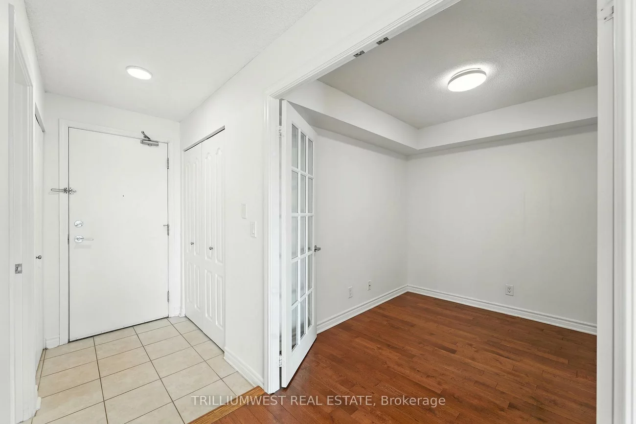 17, Barberry, Bayview Village, Toronto