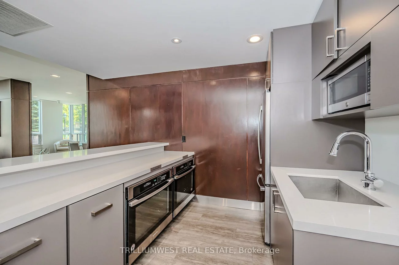 17, Barberry, Bayview Village, Toronto