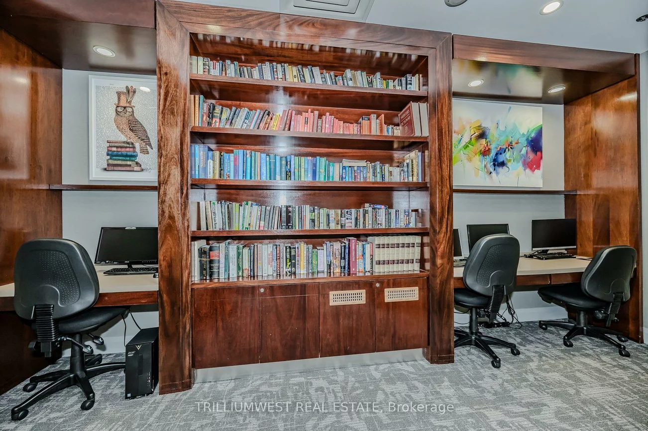 17, Barberry, Bayview Village, Toronto