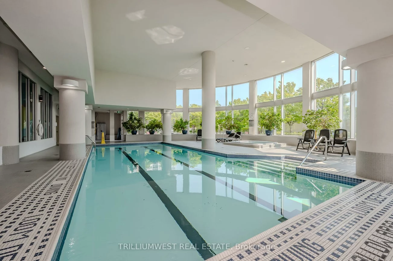 17, Barberry, Bayview Village, Toronto