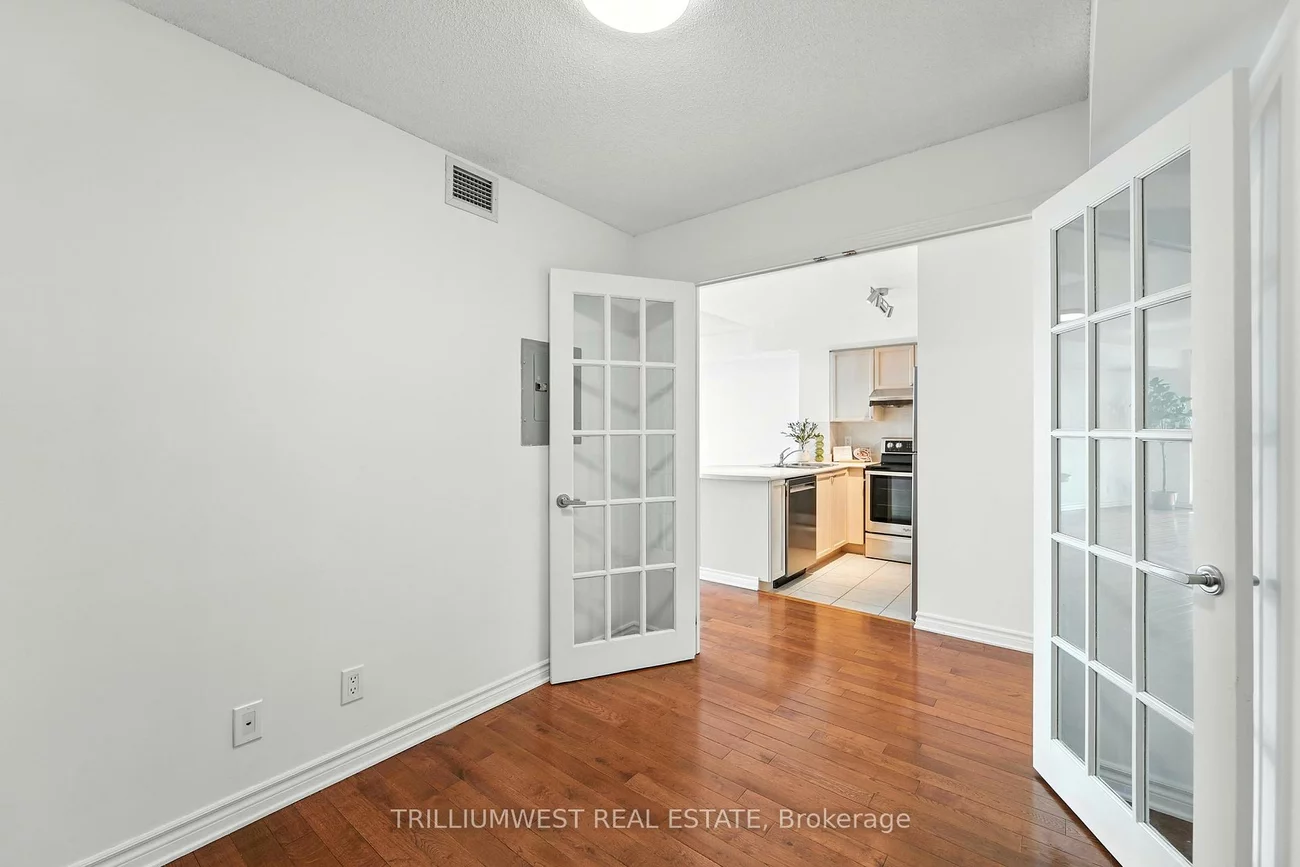 17, Barberry, Bayview Village, Toronto