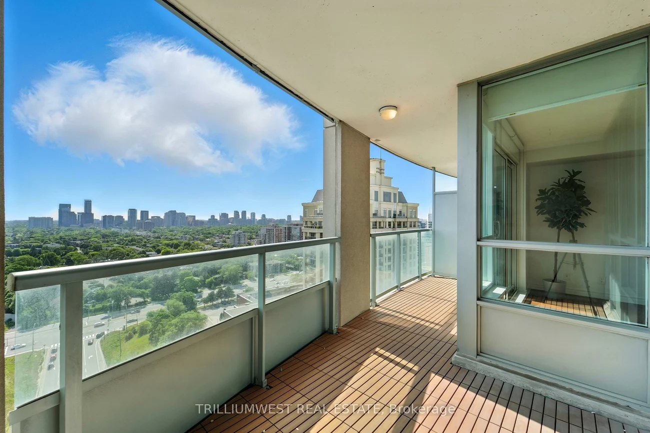 17, Barberry, Bayview Village, Toronto
